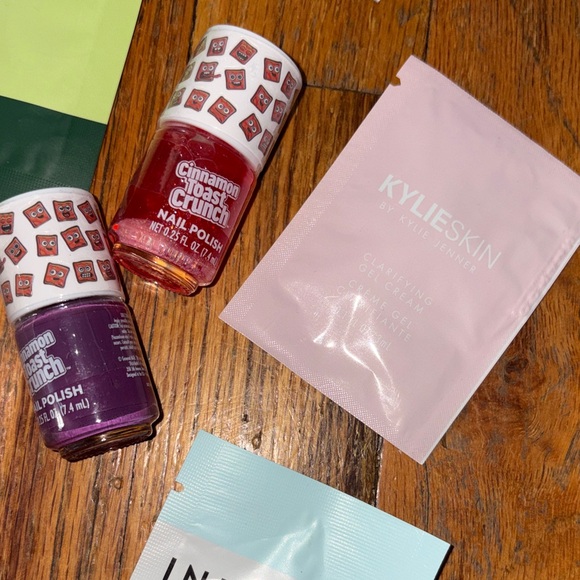 Random Beauty Bundle - Picture 7 of 8